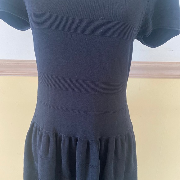 J.McLaughlin Black Knit Fit Flare Dress Short Sleeve Knee Length Size M - Picture 2 of 5